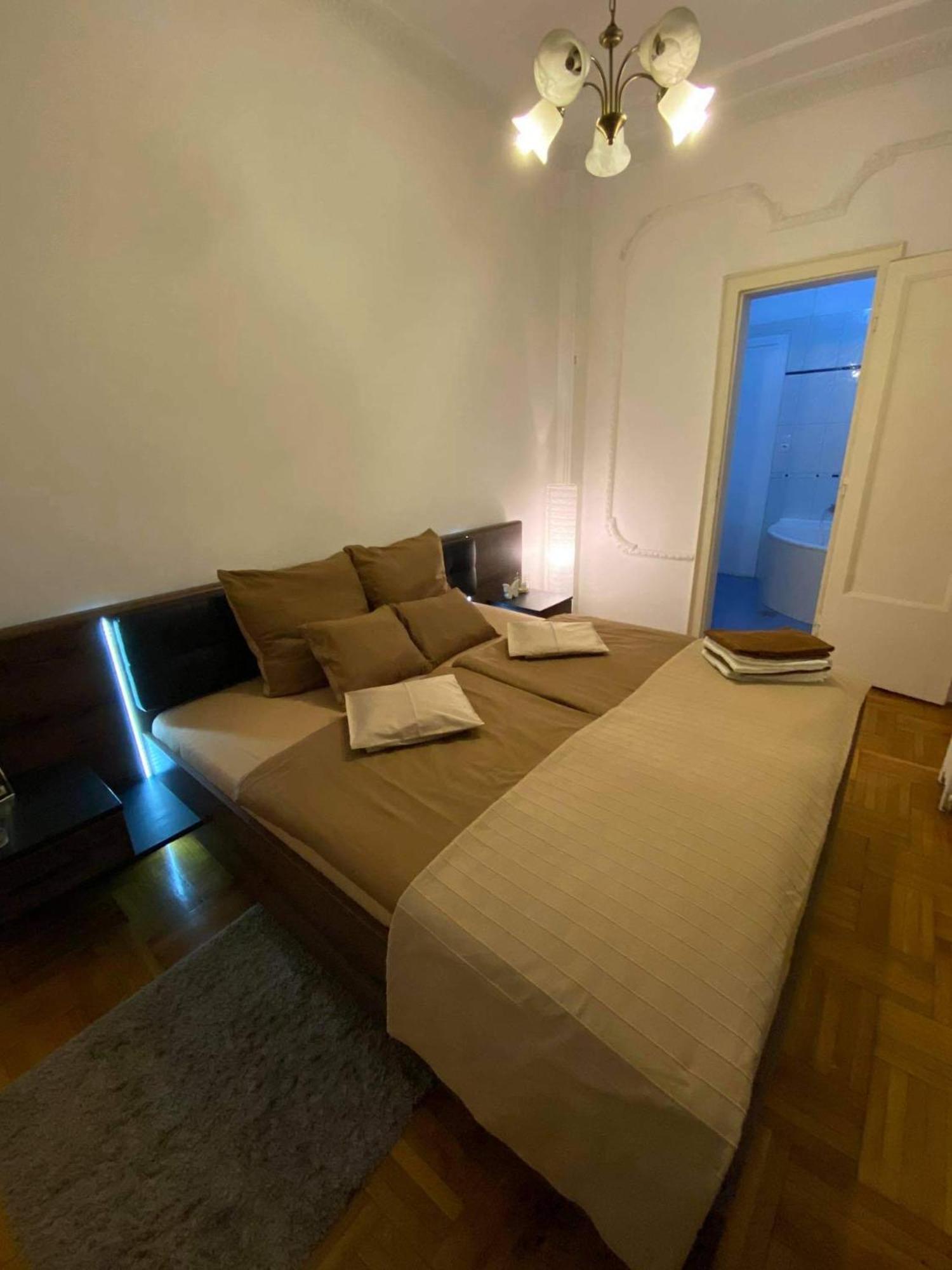 Apartment And Rooms Heart Of The City Будапеща Екстериор снимка